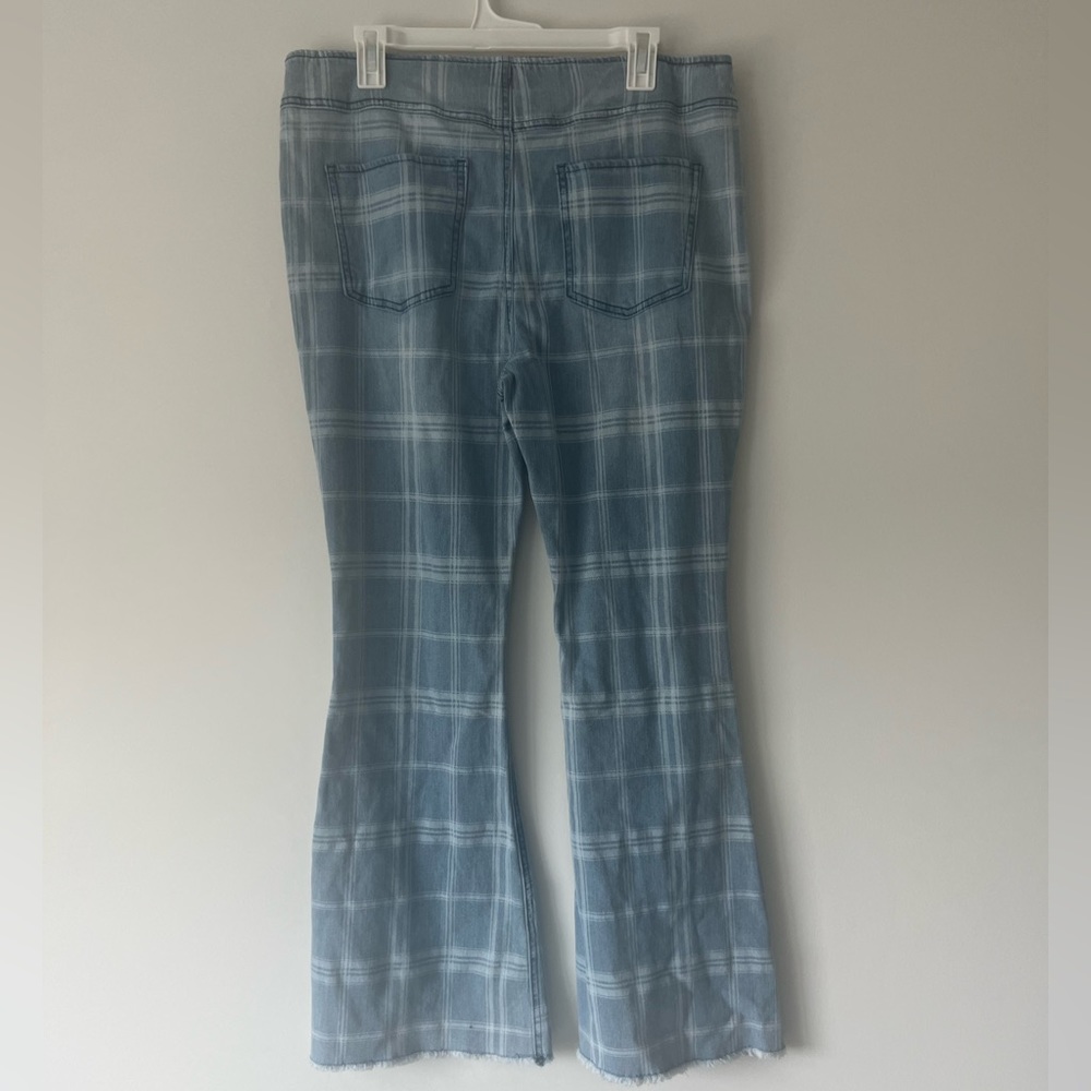 Cute plaid bell bottom jeans! Has elastic waistband and flattering back pockets